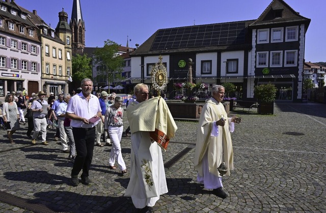 Nach mehreren Jahren Pause fand in Emm...er eine Fronleichnamsprozession statt. | Foto: Dieter Erggelet Nach mehreren Jahren Pause fand in Emm...er eine Fronleichnamsprozession statt. | Foto: Dieter Erggelet