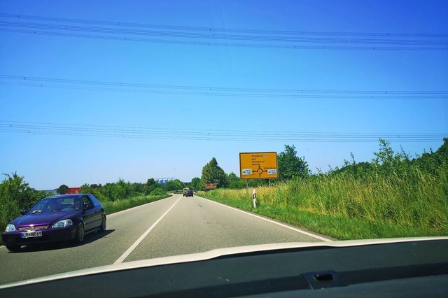 Aktuell eine Landesstraße: die L 98 zwischen Offenburg und Straßburg | Foto: Ralf Burgmaier Aktuell eine Landesstraße: die L 98 zwischen Offenburg und Straßburg | Foto: Ralf Burgmaier