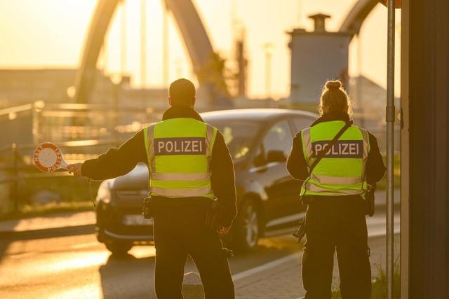Polizei nimmt per Haftbefehl Gesuchten an Neuenburger Grenze fest