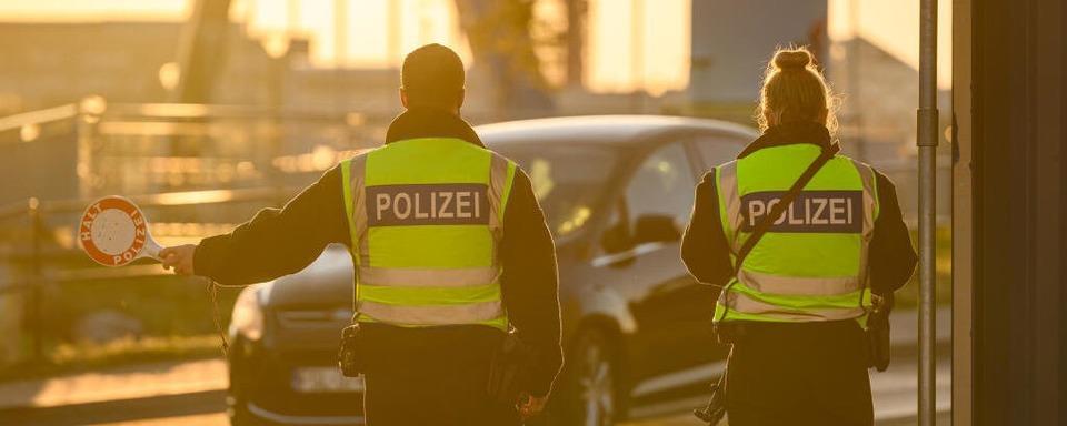 Polizei nimmt per Haftbefehl Gesuchten an Neuenburger Grenze fest
