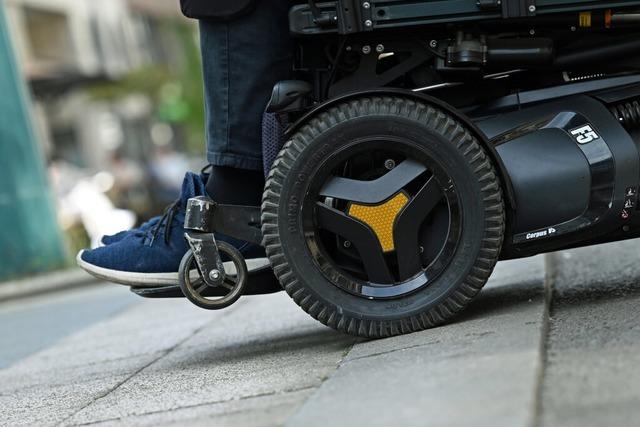 Betrunkener flchtet mit Motorrollstuhl vor der Polizei in Knzelsau