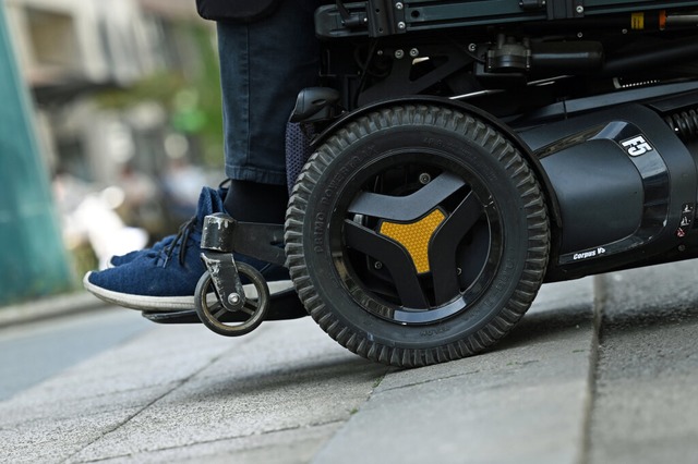 In einer Kurve verlor der betrunkene F...er Polizei die Kontrolle. (Symbolbild) | Foto: Jessica Lichetzki (dpa) In einer Kurve verlor der betrunkene F...er Polizei die Kontrolle. (Symbolbild) | Foto: Jessica Lichetzki (dpa)
