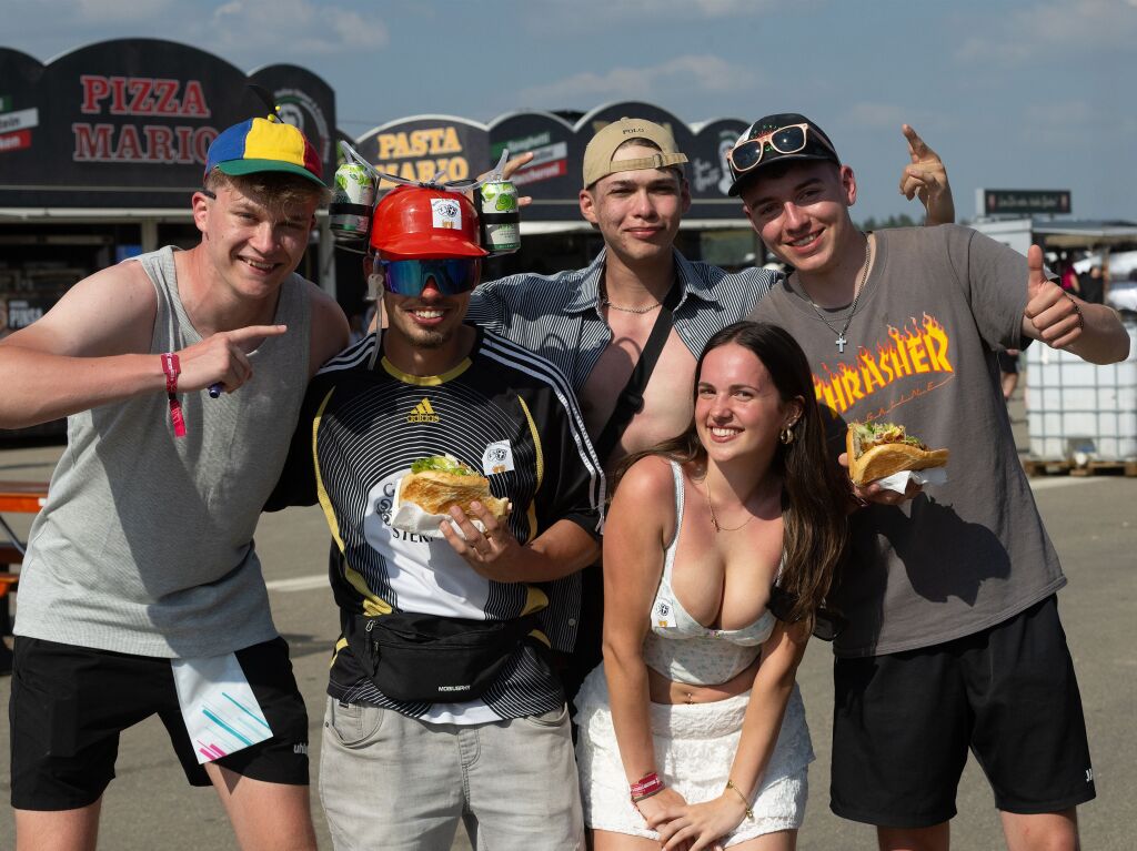 Rund 65.000 Menschen feiern ein ausgelassenes Partywochenende beim Southside-Festival in Neuhausen ob Eck. Rund 65.000 Menschen feiern ein ausgelassenes Partywochenende beim Southside-Festival in Neuhausen ob Eck.