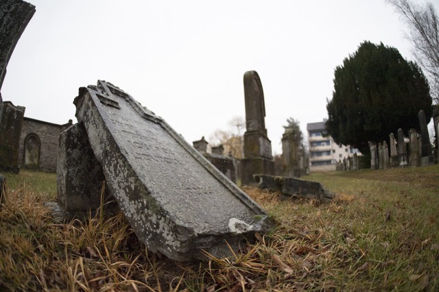 Jüdischer Friedhof in Müllheim, der au...itern gleich doppelt geschändet wurde. | Foto: Volker Münch Jüdischer Friedhof in Müllheim, der au...itern gleich doppelt geschändet wurde. | Foto: Volker Münch