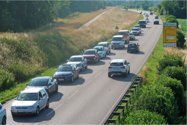 B31 bei Breisach: Baustelle bremst Autofahrer aus - manche krzen unerlaubt ab