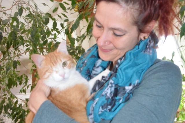 Katharina Gimmi aus Pfaffenberg gibt Katzen mit Behinderung ein Zuhause