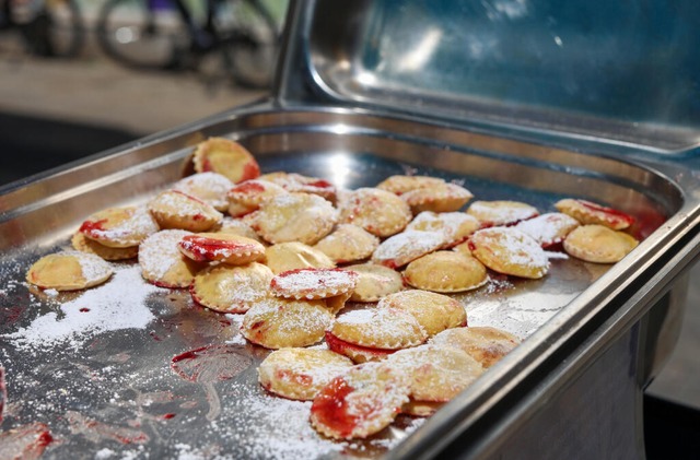 Süße Maultaschen auf dem "Maultaschen-Fäschdival" in Metzingen | Foto: Christoph Schmidt (dpa) Süße Maultaschen auf dem "Maultaschen-Fäschdival" in Metzingen | Foto: Christoph Schmidt (dpa)