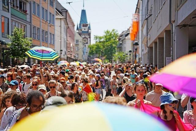 CSD 2025 in Freiburg – die schnsten Outfits, die besten Schilder und ganz viele feiernde Menschen