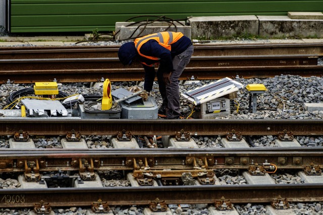 Im Bereich der Elztalbahn kommt es zu Bauarbeiten und damit zu Zugausfällen. | Foto: Andreas Arnold (dpa) Im Bereich der Elztalbahn kommt es zu Bauarbeiten und damit zu Zugausfällen. | Foto: Andreas Arnold (dpa)
