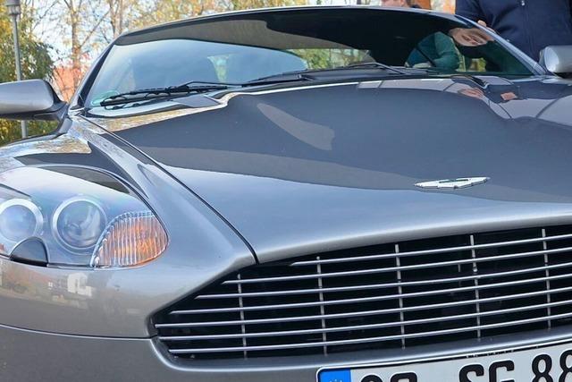 Zwei Schwerverletzte bei Unfall mit einem Aston Martin auf der A5 bei Appenweier