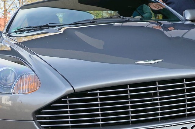 Ein Sportwagen der Luxusmarke Aston Ma...itgehend zerstört worden (Symbolfoto). | Foto: Helmut Seller Ein Sportwagen der Luxusmarke Aston Ma...itgehend zerstört worden (Symbolfoto). | Foto: Helmut Seller