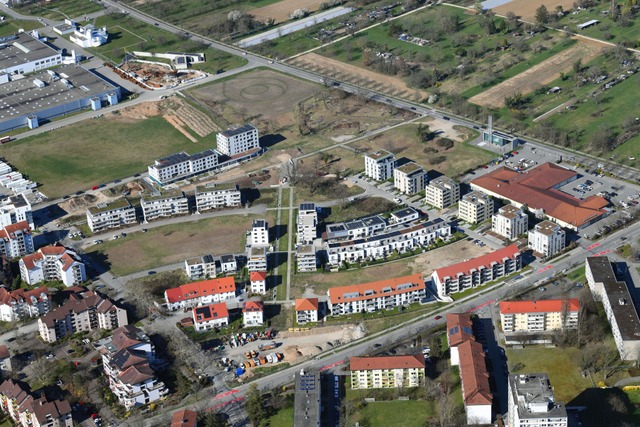 Im Neubaugebiet Hohe Straße in Weil am... Bevölkerungsdichte gerecht zu werden. | Foto: Erich Meyer Im Neubaugebiet Hohe Straße in Weil am... Bevölkerungsdichte gerecht zu werden. | Foto: Erich Meyer