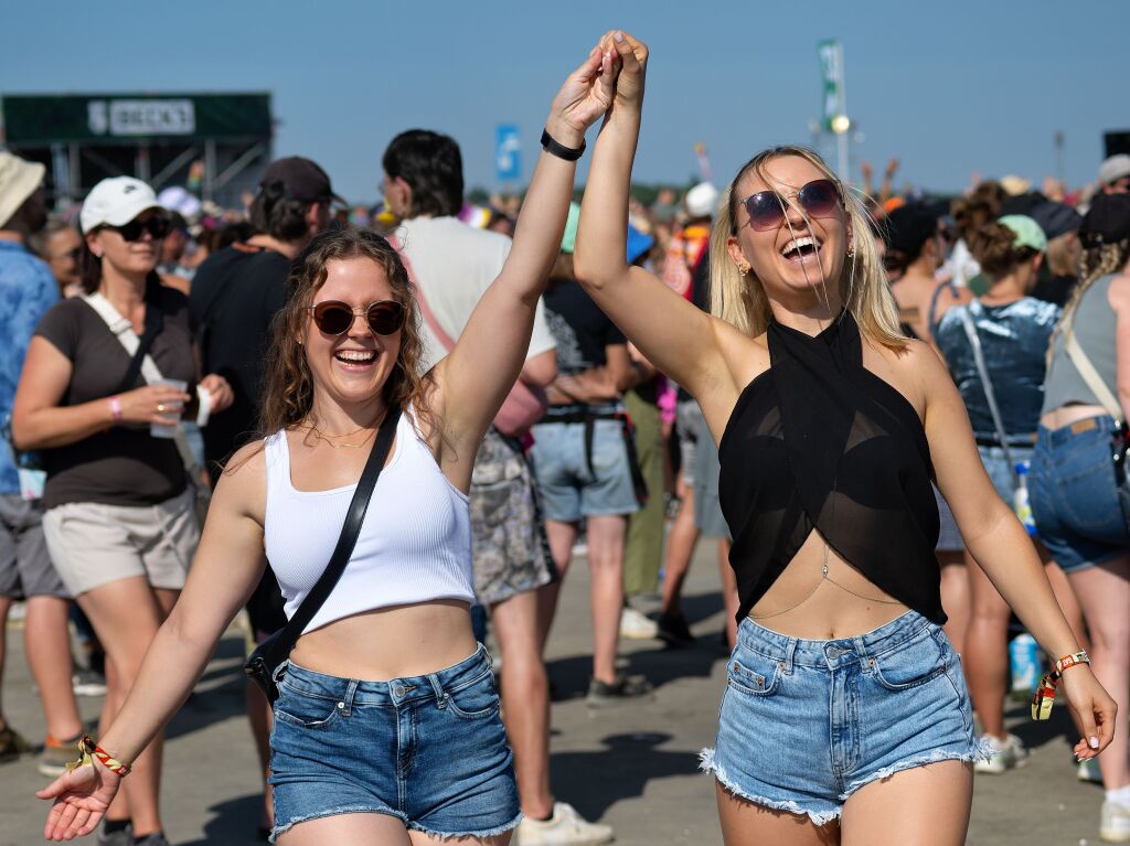 Hitze, Musik und Partystimmung: Rund 65.000 Menschen feiern ein ausgelassenes Festival-Wochenende beim Southside in Neuhausen ob Eck.