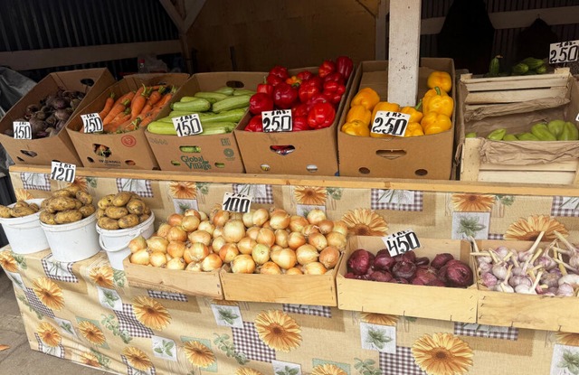 Ein Lebensmittelstand in Moskau: In Ru...d Kartoffeln und Zwiebeln ausgegangen. | Foto: Andre Ballin (dpa) Ein Lebensmittelstand in Moskau: In Ru...d Kartoffeln und Zwiebeln ausgegangen. | Foto: Andre Ballin (dpa)