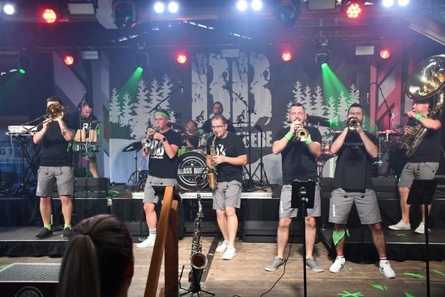 Der Musikverein Dossenbach feiert eine heiße Geburtstagsfete