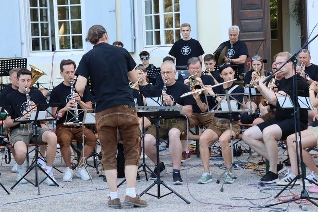 Offenburger Serenadenkonzert begeistert im Brgerpark mit Gastorchester aus Weiz