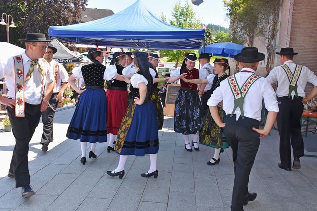 Beim Fest der Freundschaft von Hinterz...arten trat die Trachtentanzgruppe auf. | Foto: Thomas Biniossek Beim Fest der Freundschaft von Hinterz...arten trat die Trachtentanzgruppe auf. | Foto: Thomas Biniossek