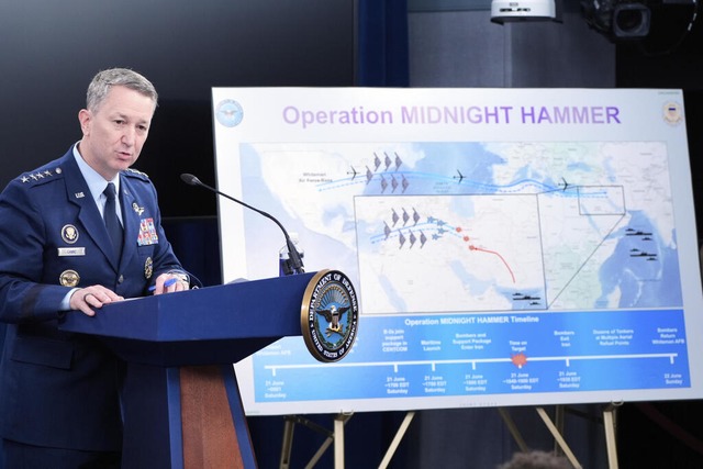 Generalstabschef Dan Caine erklärt ein...e US-Angriffe auf Atomanlagen im Iran. | Foto: Alex Brandon (dpa) Generalstabschef Dan Caine erklärt ein...e US-Angriffe auf Atomanlagen im Iran. | Foto: Alex Brandon (dpa)