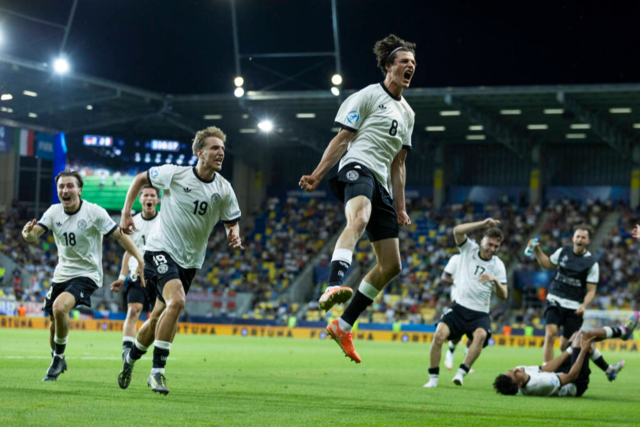 Merlin Röhl vom SC Freiburg schießt die deutsche U21 ins EM-Halbfinale