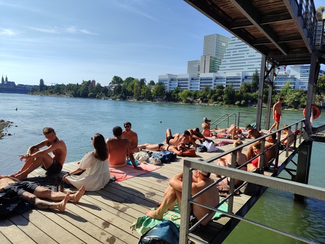 Unterhalb des Rheinbads Breite hat ein Schwimmer den Sprengkörper gefunden. | Foto: Kathrin Ganter Unterhalb des Rheinbads Breite hat ein Schwimmer den Sprengkörper gefunden. | Foto: Kathrin Ganter
