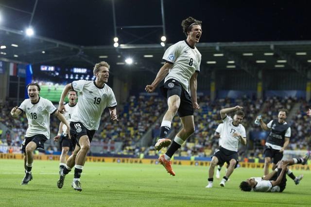 Der Freiburger Merlin Rhl schiet U21 ins EM-Halbfinale