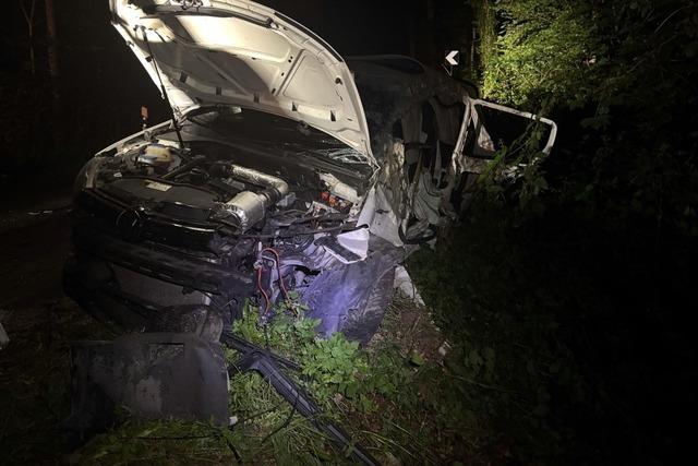 23-Jhriger bei Rheinfelden (Schweiz) bei Unfall aus VW geschleudert