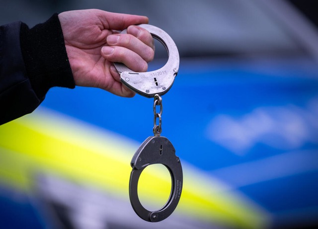 Bei den Grenzkontrollen gehen der Poli...Haftbefehl gesuchte Personen ins Netz. | Foto: Soeren Stache (dpa) Bei den Grenzkontrollen gehen der Poli...Haftbefehl gesuchte Personen ins Netz. | Foto: Soeren Stache (dpa)