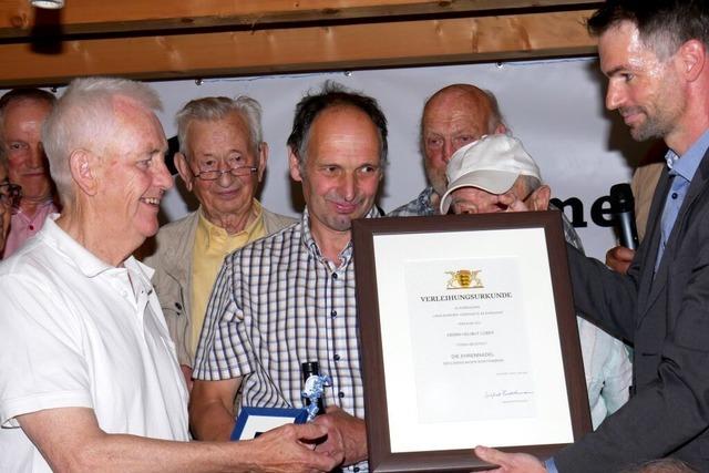 Ein Leben fr die Gemeinschaft: Helmut Lber aus Titisee erhlt die Landesehrennadel