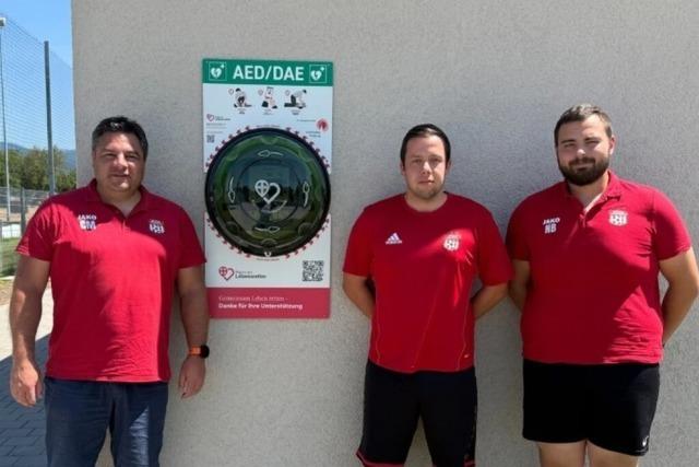Defibrillator am Vereinsheim der Spvgg Ehrenkirchen rund um die Uhr verfgbar