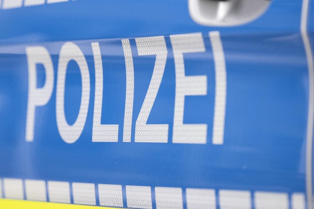 Ein Zeuge meldete der Polizei einen Unfall in der Rotzler Straße (Symbolfoto). | Foto: Boris Roessler (dpa) Ein Zeuge meldete der Polizei einen Unfall in der Rotzler Straße (Symbolfoto). | Foto: Boris Roessler (dpa)