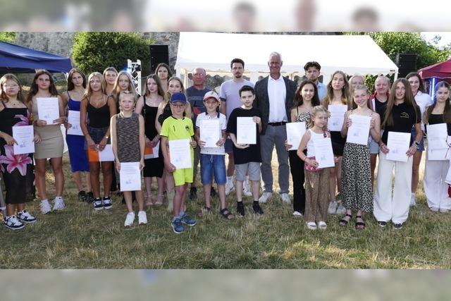 "Echte Vorbilder": Die Stadt Breisach hat erfolgreiche Sportlerinnen und Sportler geehrt