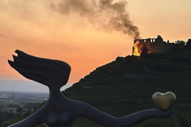Johannisfeuer vor Staufener Burg