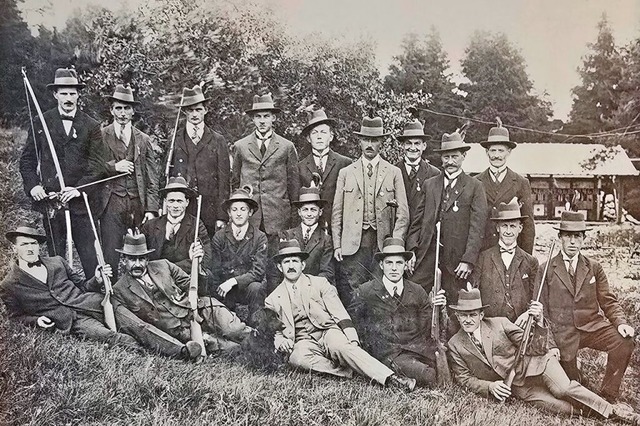 1925 wurde der Schützenverein „V...eine Gruppe von 19 Männern gegründet. | Foto: Repro Christa Maier 1925 wurde der Schützenverein „V...eine Gruppe von 19 Männern gegründet. | Foto: Repro Christa Maier