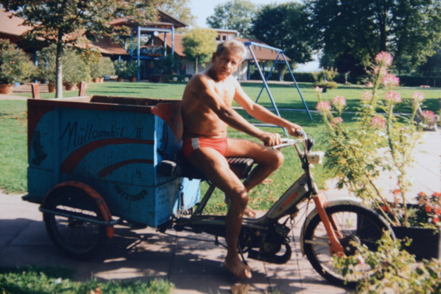 Vom Mofa zum Mllomobil: Wie Bademeister Hermann Jenne das Btzinger Freibad sauber hielt