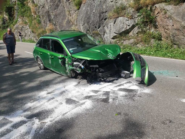 Am Unfallwagen entstand wirtschaftlicher Totalschaden von rund 10.000 Euro. | Foto: Feuerwehr Zell Am Unfallwagen entstand wirtschaftlicher Totalschaden von rund 10.000 Euro. | Foto: Feuerwehr Zell