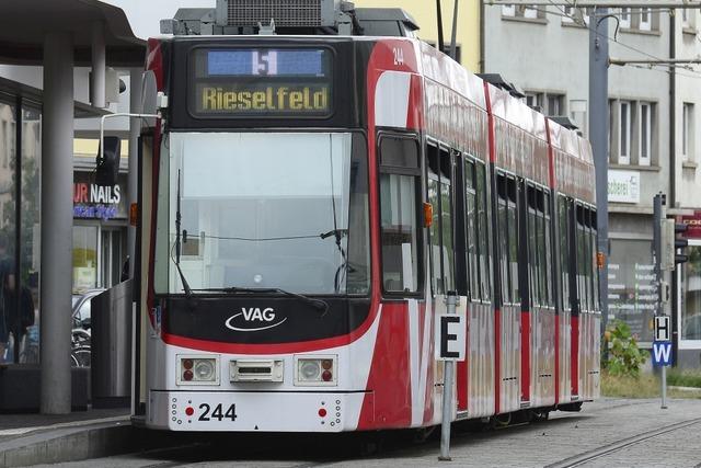Radfahrer wird bei Zusammensto mit Tram in Freiburg-Haslach verletzt