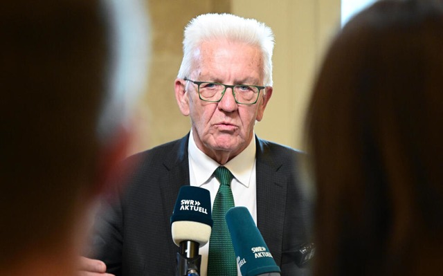 Winfried Kretschmann besucht den Landkreis Breisgau-Hochschwarzwald. | Foto: Bernd Weißbrod (dpa) Winfried Kretschmann besucht den Landkreis Breisgau-Hochschwarzwald. | Foto: Bernd Weißbrod (dpa)