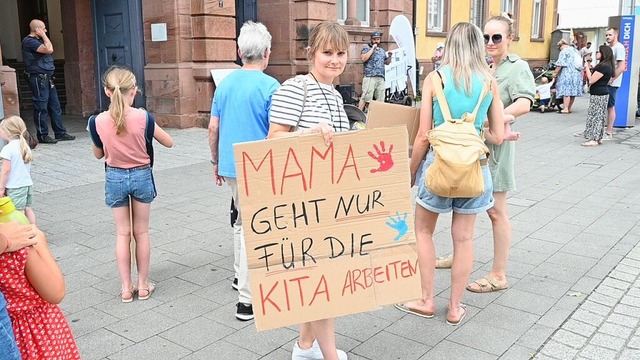 Die AfD geht mit ihrem „NeinR...Kita-Gebührenerhöhung auf Stimmenfang. | Foto: Karim Hmida Die AfD geht mit ihrem „NeinR...Kita-Gebührenerhöhung auf Stimmenfang. | Foto: Karim Hmida