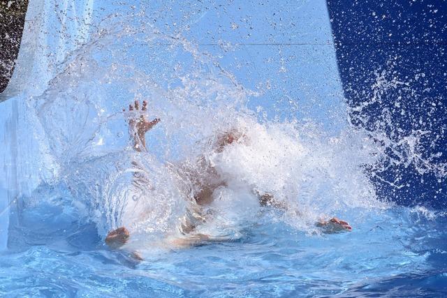 Freiburg wartet auf das Auenbecken im Westbad – das sprt man auch im Denzlinger Freibad