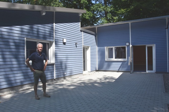 Die Waldbhne des TV Gundelfingen mit ...zwnden im Schatten groer Eichenbume  | Foto: Andrea Steinhart