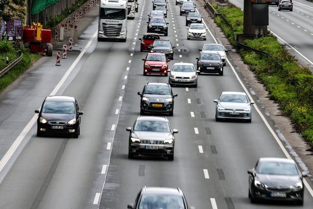 Wer schleicht denn da? - Autofahrer auf der Mittelspur