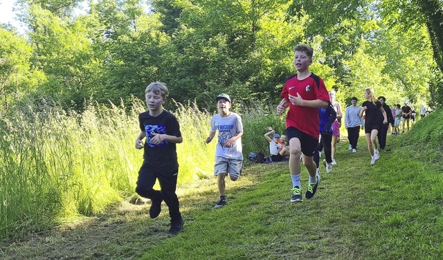 Voller Einsatz der Schüler mit erfreulichem Ergebnis beim Spendenlauf. | Foto: Mariella Kiss-Mayer (SMV) Voller Einsatz der Schüler mit erfreulichem Ergebnis beim Spendenlauf. | Foto: Mariella Kiss-Mayer (SMV)