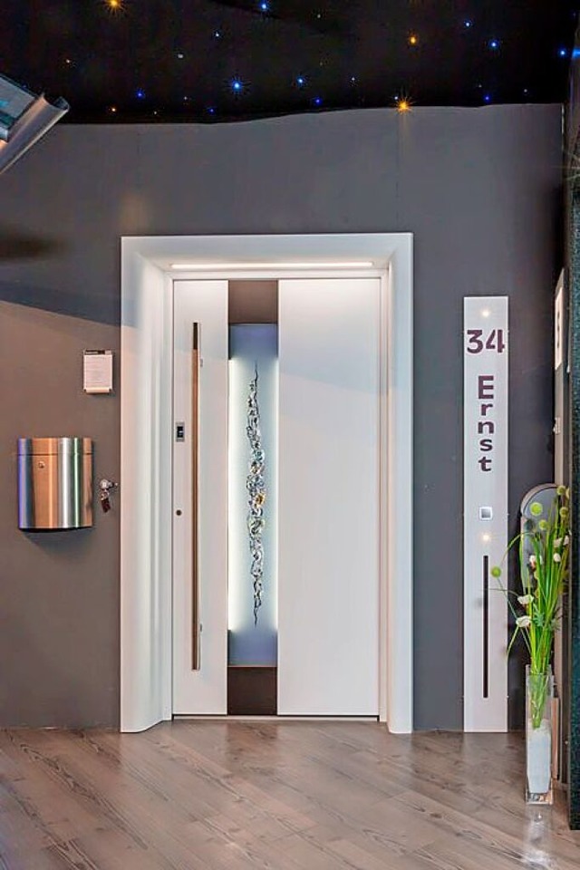Hereinspaziert in die Ausstellung von Rotzler Bauelemente.  | Foto: Rotzler Bauelemente GmbH