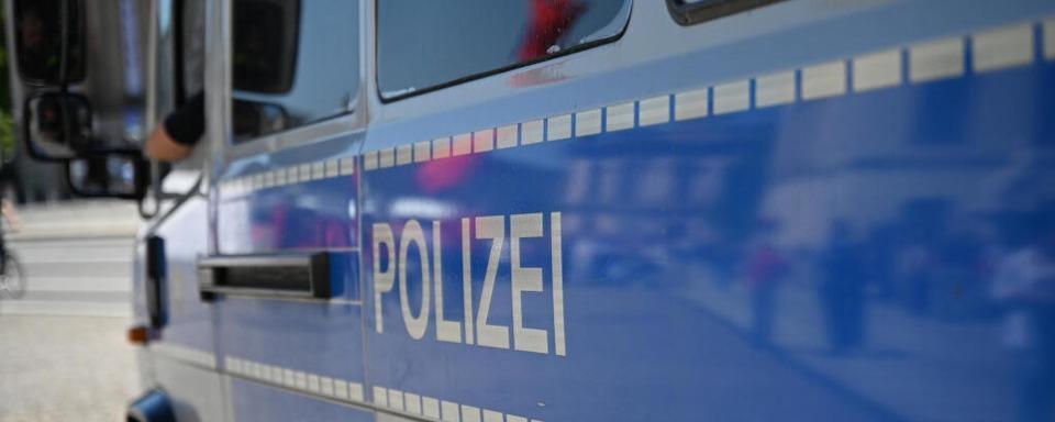 Auto neben Chemiehochhaus in Freiburg beschdigt - Verursacher flchtet