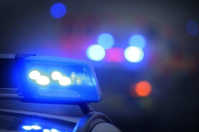 Aus Ärger über Fahrstil: Mann mit Blaulicht stoppt Fahrerin