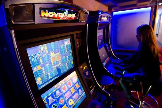 Unbekannter bricht in Grenzacher Bar vier Spielautomaten auf