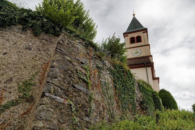 Warum die Stadt Endingen Steine fr die marode Friedhofsmauer sammeln musste