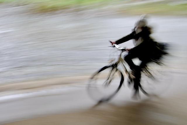 Radfahrerin in Husern strzt und muss ins Krankenhaus