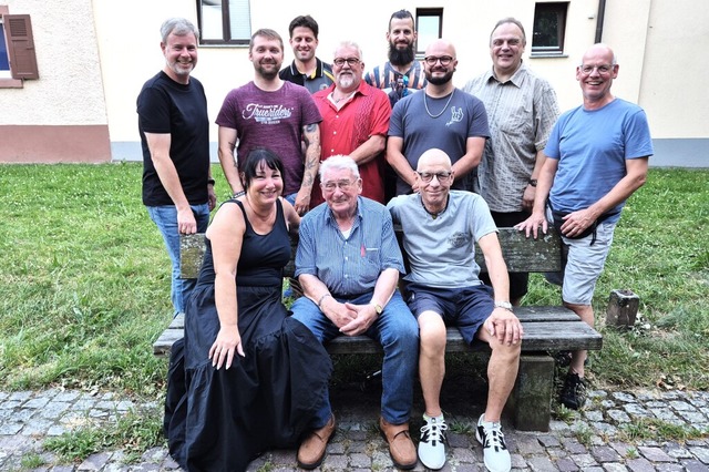Sie sind Wiler Zipfel durch und durch:...Markus Schmieder (stehend, von links). | Foto: Anita Indri-Werner Sie sind Wiler Zipfel durch und durch:...Markus Schmieder (stehend, von links). | Foto: Anita Indri-Werner