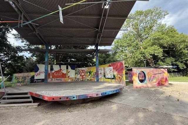 Mit Parolen beschmiert: Nur zehn Tage erstrahlte der Musikpavillon im Offenburger Brgerpark neu